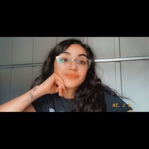 Meet your Posher, Connie